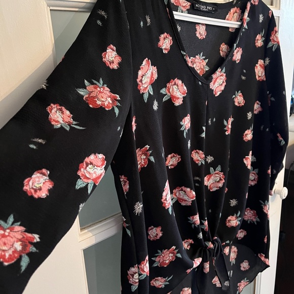 Women’s tie front high low blouse - Picture 2 of 6